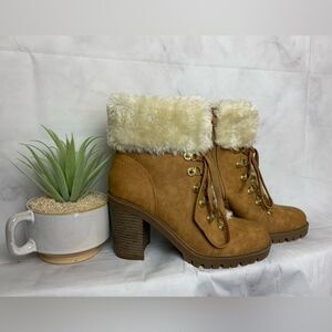 By Guess Jursy Honey Brown Fur Trim Lace-Up Ankle Boots size 6.5